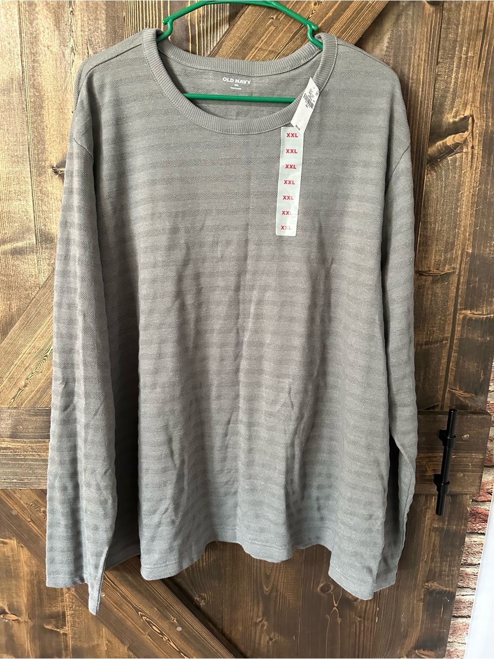 Old Navy Men's Light Gray Long-Sleeve Crewneck Shirt